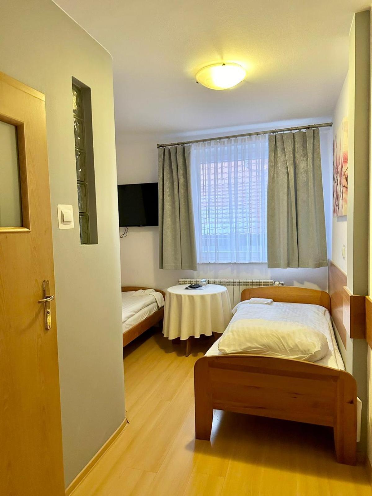 Motel Za Miedza Bralin Exterior foto