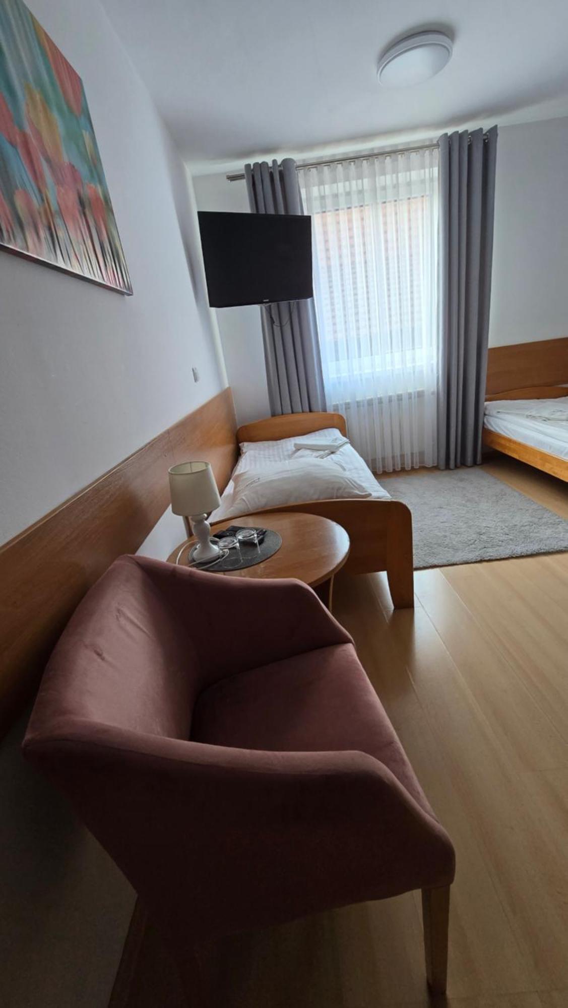 Motel Za Miedza Bralin Exterior foto
